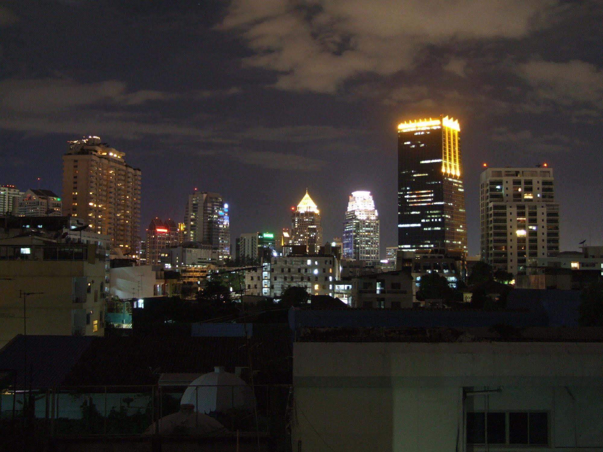 The Boss'S Place Sathorn Hotell Bangkok Eksteriør bilde